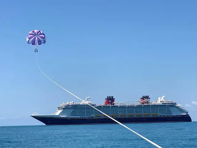 Disney Dream ship captured while two visitors parasail in Cocoa Beach