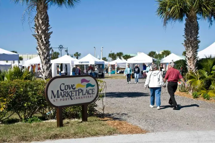 Cove Market features a variety of local products including paintings, pottery, carvings and souvenirs
