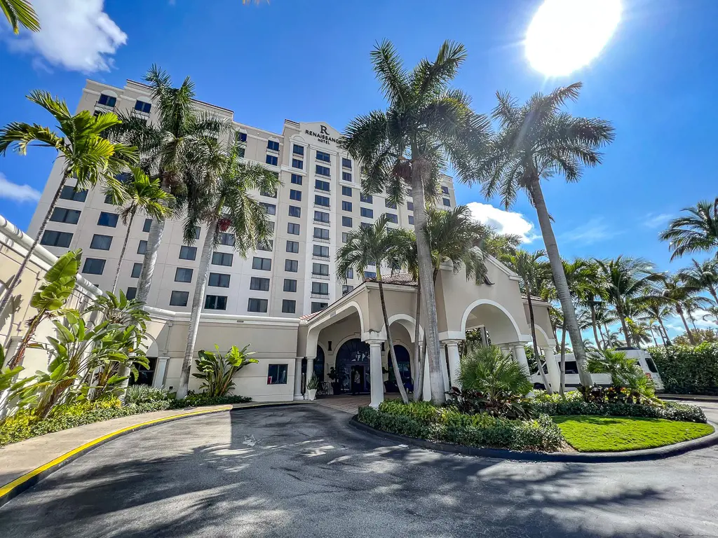Renaissance Fort Lauderdale Marina Hotel is 3.8 miles away from the Fort Lauderdale-Hollywood International Airport