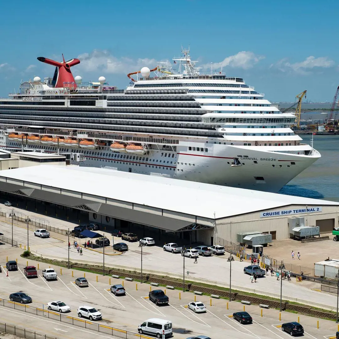 Carnival Breeze returns back to Galveston Cruise Terminal.