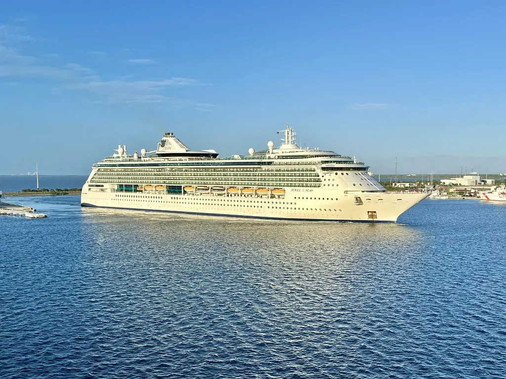 Jewel of the Seas sailing towards Port Canaveral in November 7, 2022
