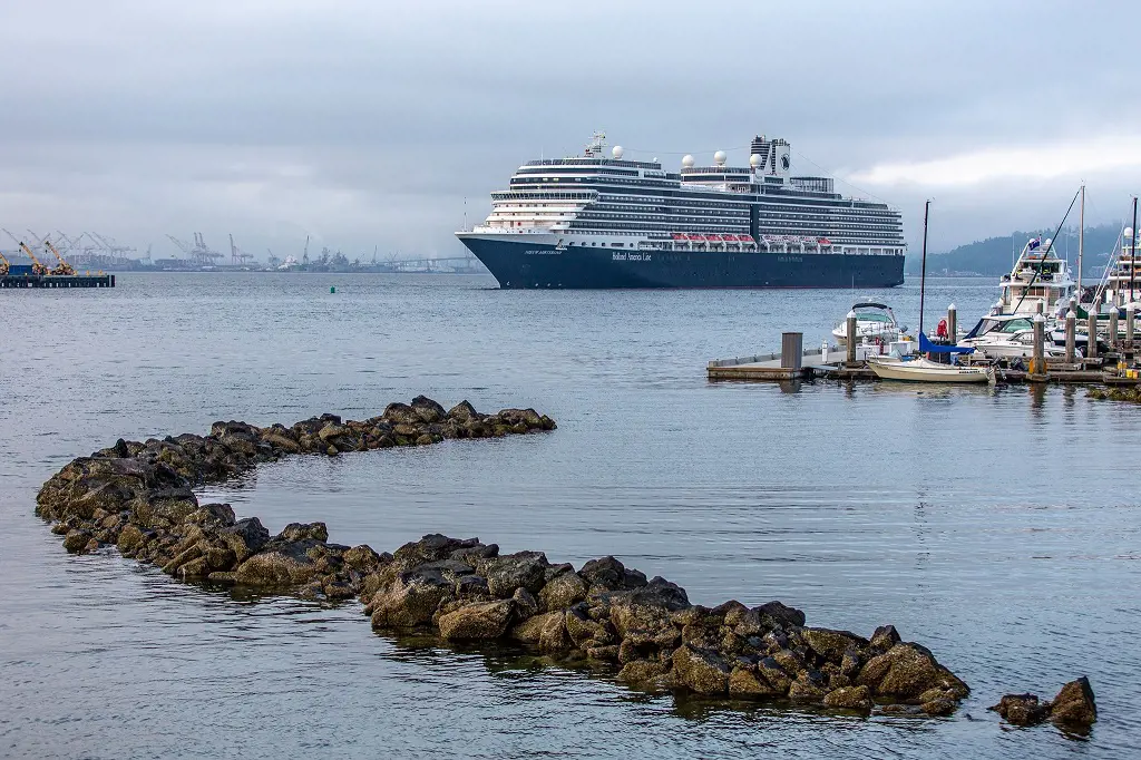 Nieuw Amsterdam sailing to Port of Seattle in July 15, 2021