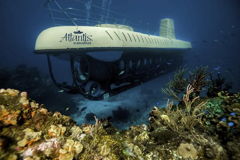 Submarine Atlantis TSXII is a 154 feet long ship operating since 2000