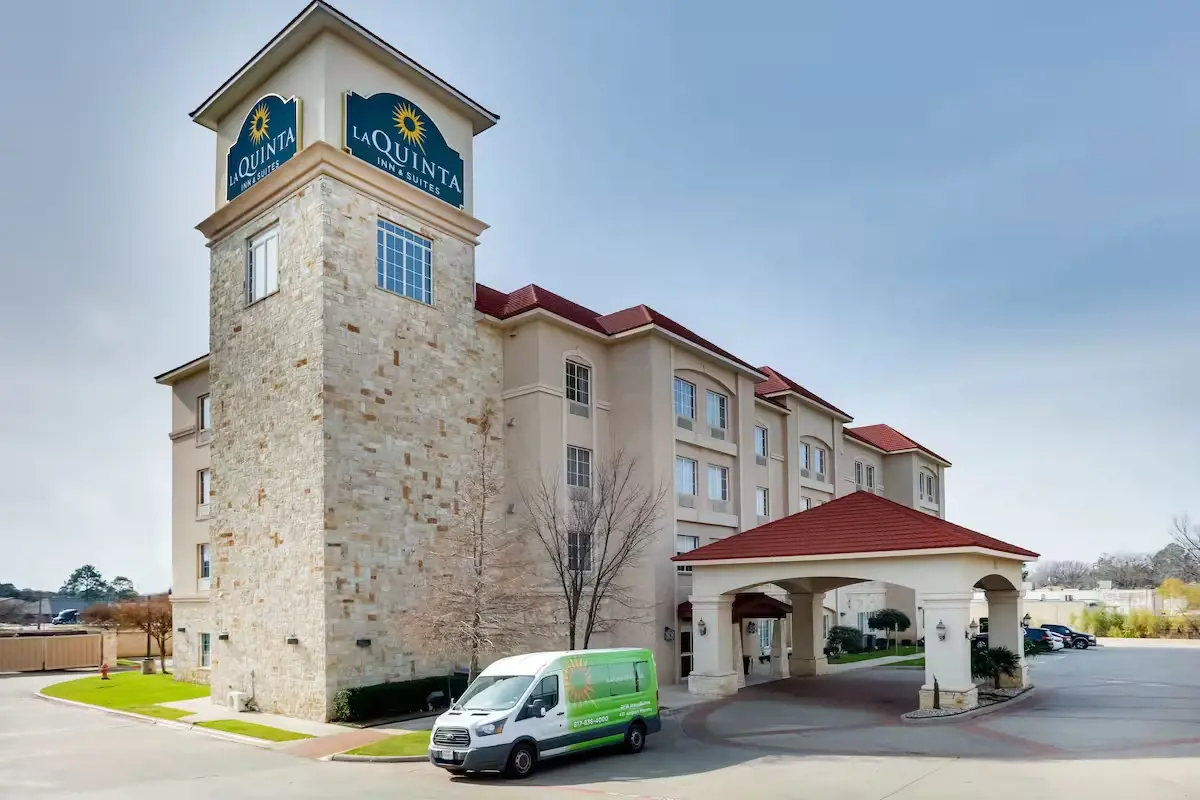 La Quinta Inn and Suites is a 2 star classed hotel