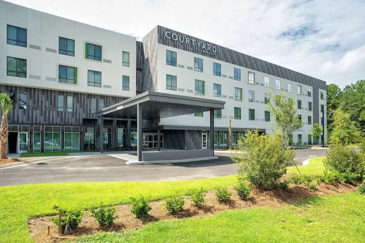 Courtyard by Marriott Charleston-North has picture perfect state-of-the-art lobby