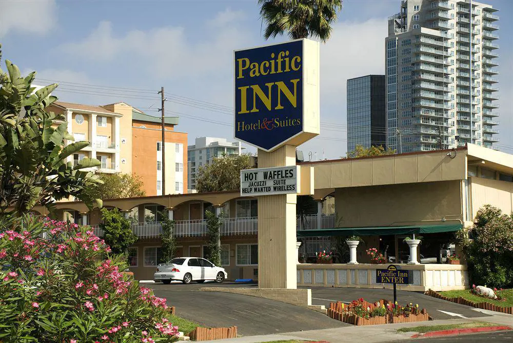 Exterior view of Pacific Inn.